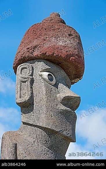 Moai in the Ahu Tahai Complex, Hanga Roa, National Park Rapa Nui, Easter Island, Easter Island, Chile, South America.