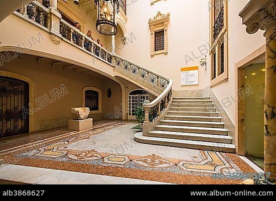 El Museu d'Art Espanyol Contemporani, Museum of Spanish Contemporary Art, staircase in the courtyard, inner courtyard, former city palace Can Gallard del Canyar, also Can Descatlar, historic centre, Ciutat Antiga, Palma de Majorca, Majorca, Balearic Islands, Spain, Europe.