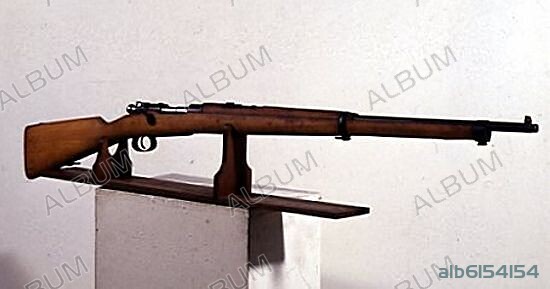 FUSIL MAUSER ESPAÑOL MODELO 1893 ( EN VERSION 1913) DE 7 mm. PRODUCIDO EN  SERIE EN LA FABRICA DE OVIEDO DESDE 1896.