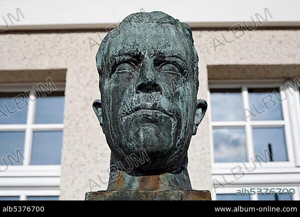Bronze bust of the textile manufacturer Rudolf Oetker, Krefeld Racecourse, North Rhine-Westphalia, Germany, Europe.
