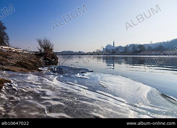 Winter atmosphere in Meissen with Albrechtsburg Castle.