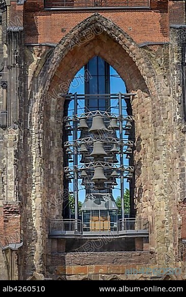 Glockenspiel in the bell tower, former main church St. Nikolai, Hopfenmarkt, Hamburg, Germany, Europe.