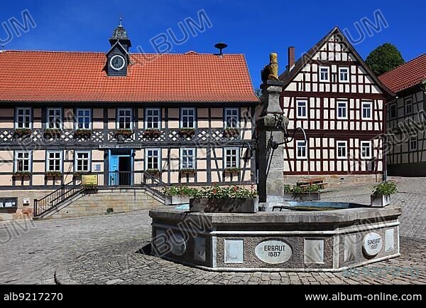 Germany's second smallest town, Ummerstadt in the district of Hildburghausen, market square with the historic town hall, built in 1558, half-timbered ensemble, market fountain, Thuringia, Germany, Europe.