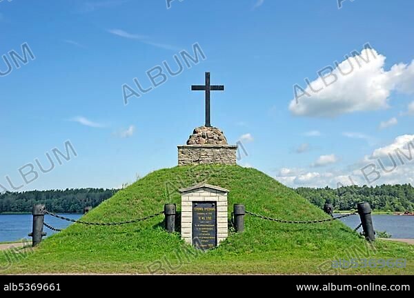 Monument to the Battle of 1700 between Russia and Sweden, Narva River, Narva, Estonia, Baltic States, Northern Europe, Europe.