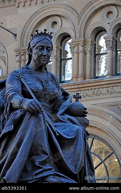 Bronze statue of Queen Victoria in front of the QVB, Queen Victoria Building, shopping centre, Druit Street, Bicentennial Plaza, Sydney, New South Wales, Australia, Oceania.