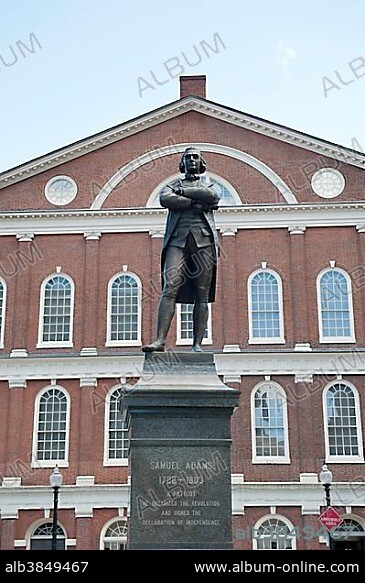 Monument to Samuel Adams, a fighter for Independence, in front of Faneuil Hall, Quincy Market, Boston, Massachusetts, New England, USA, North America.