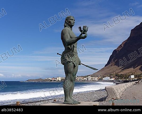 Bronze statue, monument to the Guanche warrior, Hautacuperche, looking towards La Playa, La Gomera, Valle Gran Rey, Canary Islands, Spain, Europe.