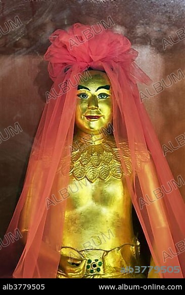 Golden god figure with pink veil, Wat Mangkon Kamalawat, Chinese Buddhist temple, Pom Prap Sattru Phai, Bangkok, Thailand, Asia.