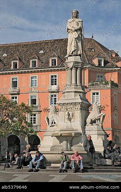 Walther Square and statue of Walther von der Vogelweide, Bolzano, Alto Adige, Italy, Europe.
