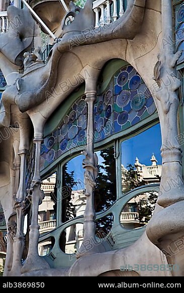 Casa Batlló, building designed by Antoni Gaudí, 1904 - 1906, Passeig de Gràcia, Barcelona, Catalonia, Spain, Europe.