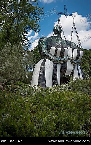 NIKI DE SAINT-PHALLE y JEAN TINGUELY. Sculpture in the Giardino dei Tarocchi or Garden of the Tarot, by Niki de Saint Phalle and Jean Tinguely, in Capalbio, Province of Grosseto, Tuscany, Italy, Europe.