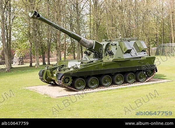 British AS-90 SP self propelled gunship tank, Royal Regiment of Artillery, Larkhill, Wiltshire, England, UK.