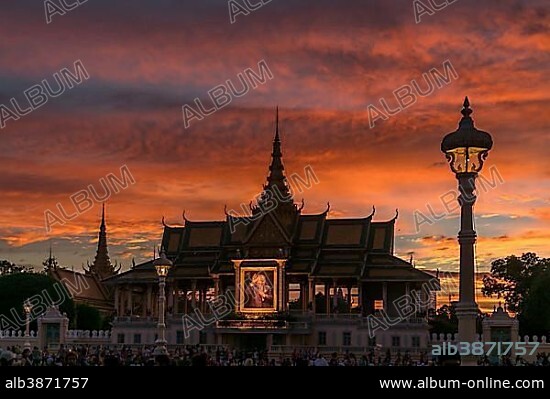 Moonlight Pavilion of the Royal Palace with portrait of King Norodom Sihanouk, sunset, dusk, Phnom Penh Province, Cambodia, Asia.