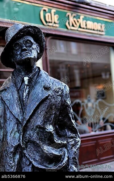 Statue of James Joyce, 1882 - 1941, in front of Cafe Kylemore, Dublin, Ireland, Europe.