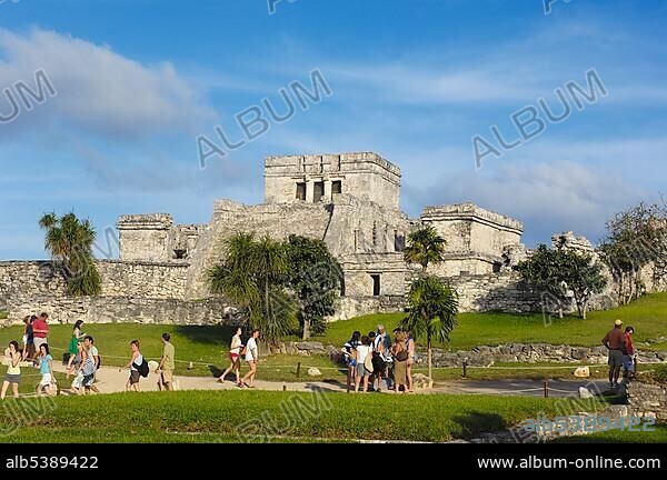The castle, El Castillo, Mayan ruins of Tulum, 1200-1524, Tulum, Quintana Roo state, Mayan Riviera, Yucatan Peninsula, Mexico, Central America.
