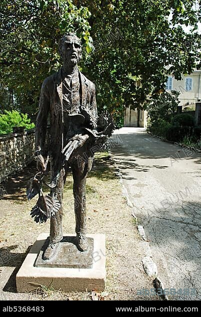 Statue of Vincent Van Gogh at the priory of St. Paul de Mausole in St. RÃ©my de Provence, France, Europe.