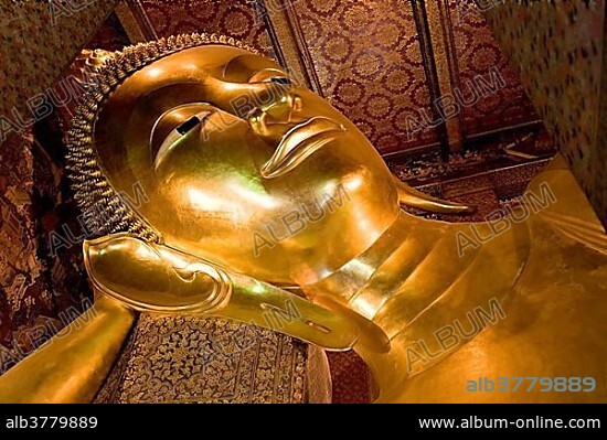 Statue of the Reclining Buddha, Wat Pho Temple, Bangkok, Thailand, Asia.