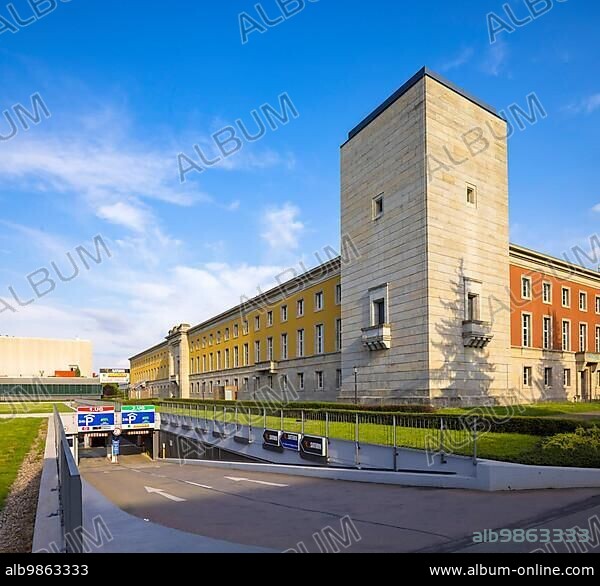 The Gauforum Weimar was built in Weimar, Thuringia, as the only one of several Gaufors planned in Germany during the National Socialist era, and has essentially been preserved. The complex on today's Jorge Semprún Square covers an area of about 40, 000 square metres.