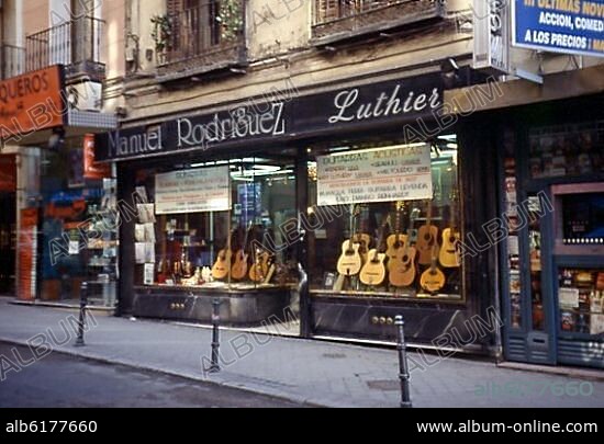 MANUEL RODRIGUEZ - LUTHIER - TIENDA DE MUSICA EN LA CALLE HORTALEZA.