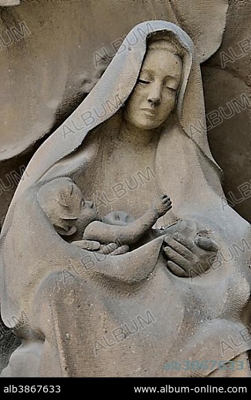 Detail of the Nativity façade of the Sagrada Familia, Holy Family Church of the Atonement, by architect Antoni Gaudí, UNESCO World Heritage Site, Barcelona, Catalonia, Spain, Europe.