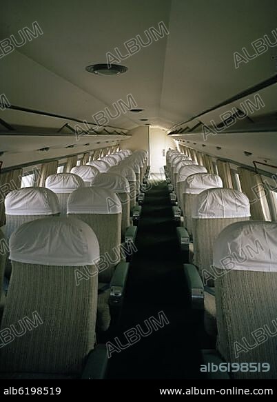 AVIONES AZOR CONSTRUIDOS POR C.A.S.A. - PRIMER VUELO EN 1955 - CABINA DE PASAJEROS - FOTO AÑOS 60.