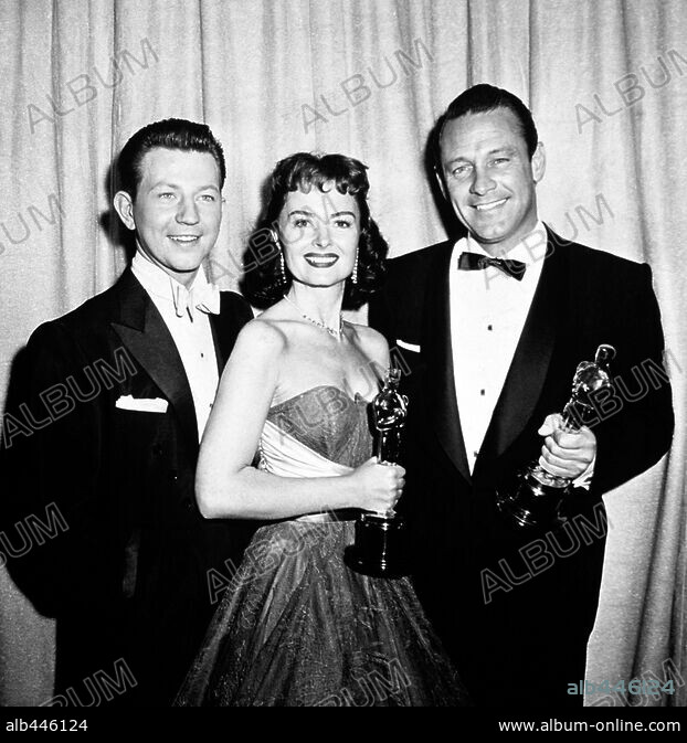 DONALD O'CONNOR, DONNA REED and WILLIAM HOLDEN. 26th Academy Awards (1954). Donna  Reed, best actress in a supporting role for "From Here to Eternety".  William holden, best - Album alb446124