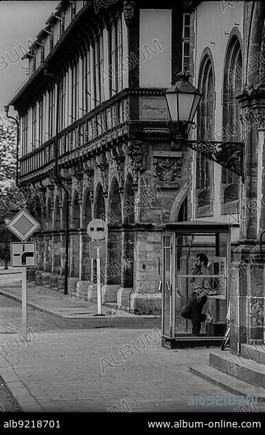 GDR, Halberstadt, 27.05.1988, half-timbered houses, man in telephone box.