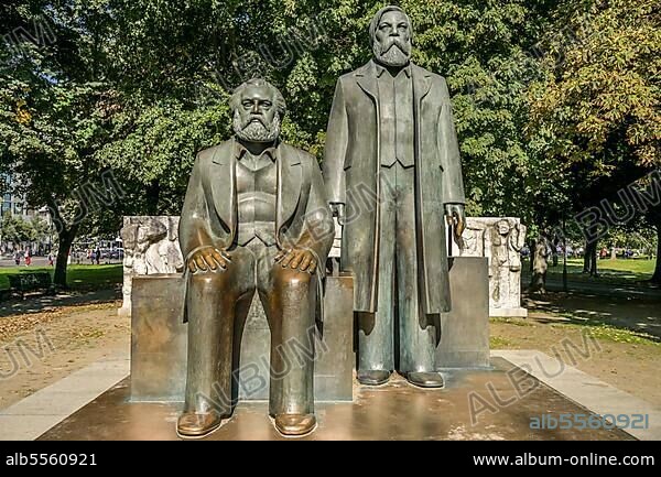 Marx-Engels Monument, Karl-Liebknecht-Straße, Mitte, Berlin, Germany, Europe.