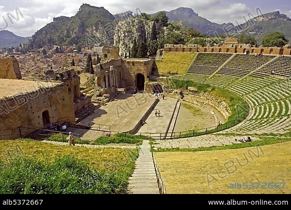 Greek theatre, Teatro Greco, 3rd century B.C. amphitheatre, Taormina, Sicily, Italy, Europe.