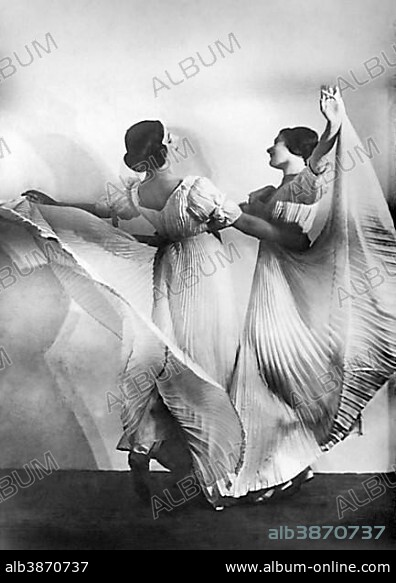 Elsa and Grete Wiesenthal dancing the Faust Waltz, 1920s, Vienna, Austria, Europe.
