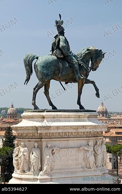 Equestrian statue, Monumento Nazionale a Vittorio Emanuele II, National Monument to Victor Emmanuel II, Rome, Italy, Europe.