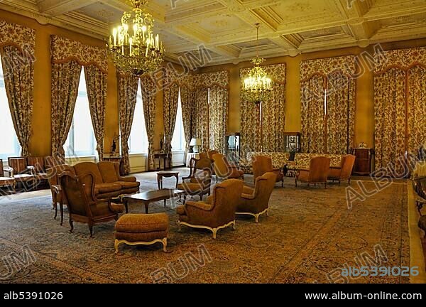 Saad Abad Museums Complex, National Palace of former Shah residence, Kakh-e Muze-ye Mellat, Tehran, Persia, Iran, Asia.
