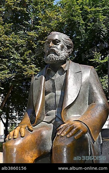 Bronze statue of Karl Marx, Marx-Engels-Forum, public park, Berlin, Berlin, Germany, Europe.