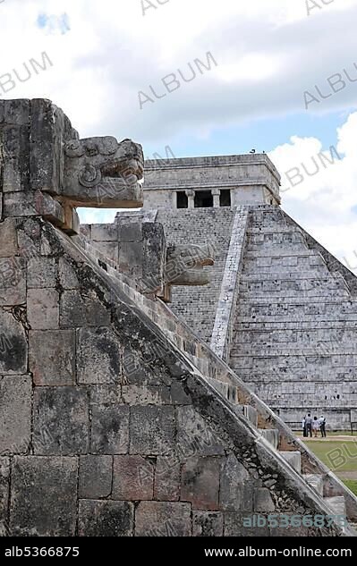 Temple of Kukulkan Pyramid, Plataforma de Venus, Platform of Venus, Zona Nord, Chichen-itza, new wonder of the world, Mayan and Toltec archaeological excavation, Yucatan Peninsula, Mexico, Central America.