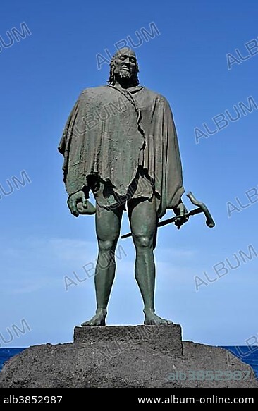 Mencey Statue on the Candelaria Promenade, Statue of Guanchen King Bencomo, Tenerife, Canary Islands, Spain, Europe.