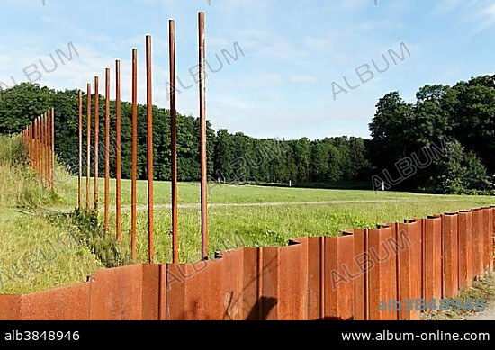 Stelae with rampart markings, ancient battlefield, Varus Battle or Battle of the Teutoburg Forest, Kalkriese Museum and Park, Osnabruecker Land region, Lower Saxony, Germany, Europe *** IMPORTANT: WARNING: Publication only with the following note: Battle of the Teutoburg Forest in Osnabruecker Land region - Kalkriese Museum and Park" ***".