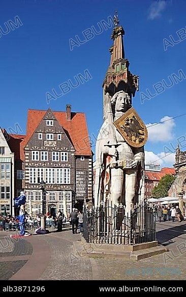 Bremen Roland, statue in market square, historic centre, landmark, Bremen, Germany, Europe.