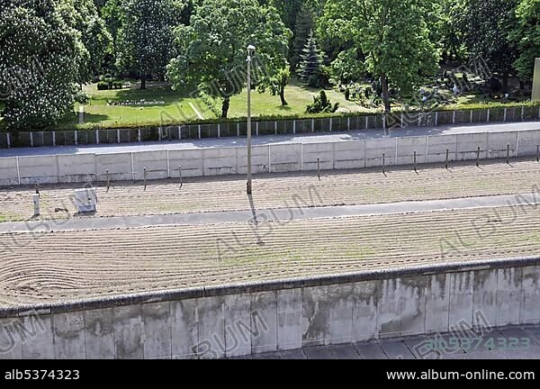 The so-called "death strip", memorial, Bernauer Road, famous part of the Berlin wall, border between the Mitte and Gesundbrunnen districts, Berlin, Germany, Europe.