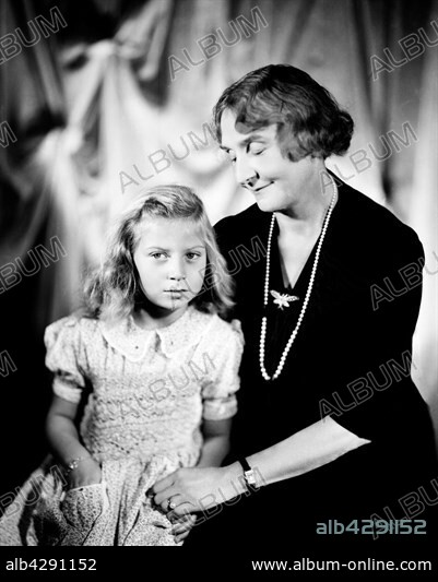 Princess Marie Bonaparte (1882-1962) wife of Prince George of Greece, with her grand daughter Princess Tatiana Radziwill. 1955. Taponier Photo. Photo12.com - Coll. Taponier.
