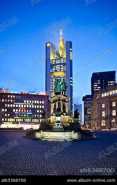Johannes Gutenberg monument on the Rossmarkt, the headquarters of the Commerzbank behind, Frankfurt, Hesse, Germany, Europe.