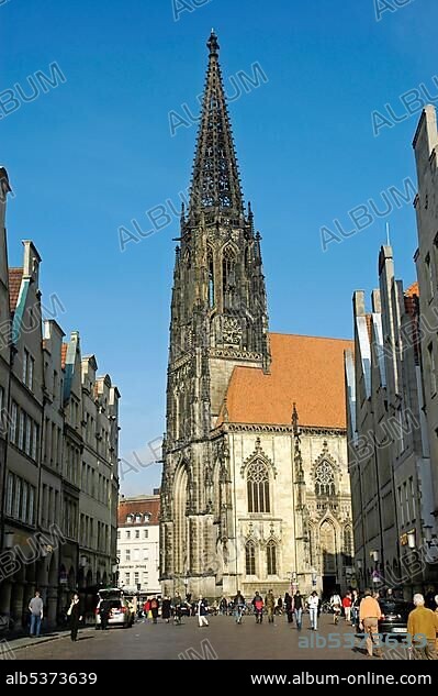 St. Lamberti Church and Prinzipal Market (Prinzipalmarkt), Muenster, North Rhine-Westphalia, Germany, Europe.