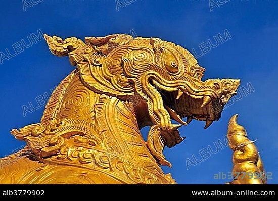 Gilded lion, Singha, a guardian figure at the entrance of Wat Pho Chai temple, Nong Khai, Thailand, Asia, PublicGround, Asia.