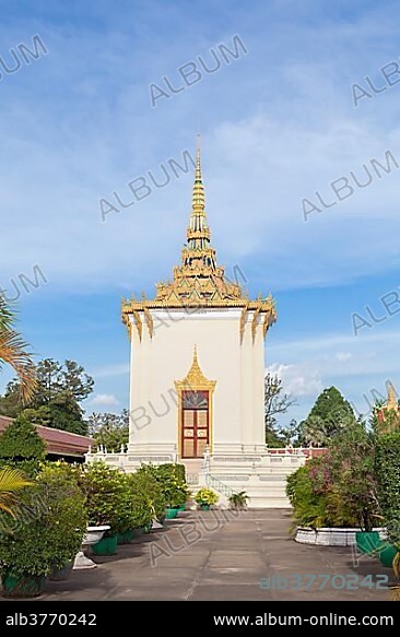 The Mondap or library, part of the Royal Palace complex, Phnom Penh, Cambodia, Asia.