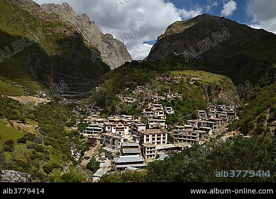Tibetan Buddhism, Terdrom Nunnery, Terdrom, Tidro Gompa, Himalayas, Lhundrup district, central Tibet, Tibet, China, Asia.