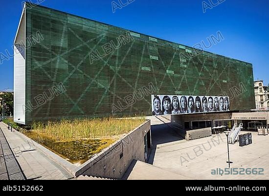 Museo de la Memoria y los Derechos Humanos (Museum of Memory and Human Rights) in memory of the victims of the military dictatorship under Augusto Pinochet, UNESCO World Heritage Site, Santiago de Chile, Región Metropolitana, Chile, South America.