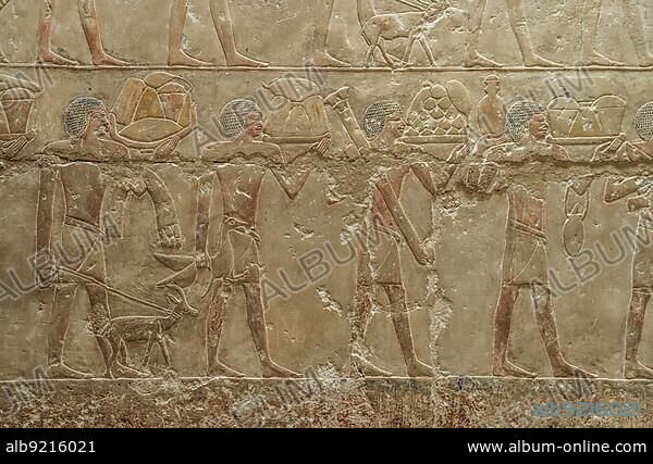 Peasants with food, relief in the tombs of Idut, Unas-Ank and Inefert, necropolis of Sakkara, Egypt, Africa.