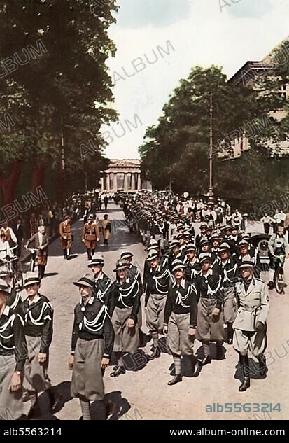 Italian fascist youth group members, or Avantguardia, marching through Munich on their way to visit Adolf Hitler. Adolf Hitler (* 20 April 1889 in Braunau am Inn) († 30 April 1945 Berlin), Leader of the Nazi Party, Reich Chancellor from 1933, also self-appointed "Fuehrer" and head of state of Germany.