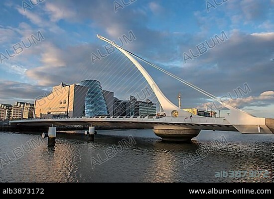 Samuel Beckett Bridge, cable-stayed bridge and swing bridge over the river Liffey, architect Santiago Calatrava, Dublin, Republic of Ireland.