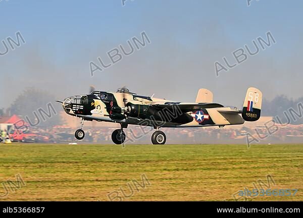 North American Aviation B-25 Mitchell, an American twin-engine medium bomber, Europe's largest meeting of vintage planes at Hahnweide, Kirchheim-Teck, Baden-Wuerttemberg, Germany, Europe.