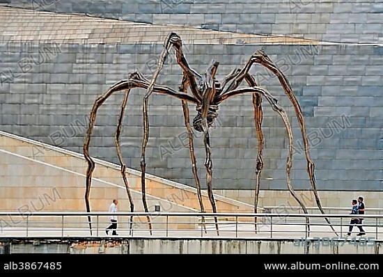 Maman, spider sculpture by Louise Bourgeois in front of Guggenheim Museum, Bilbao, Basque Country, Spain, Europe.